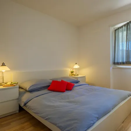 Rose Rossa Larissa Garten Eg Διαμέρισμα