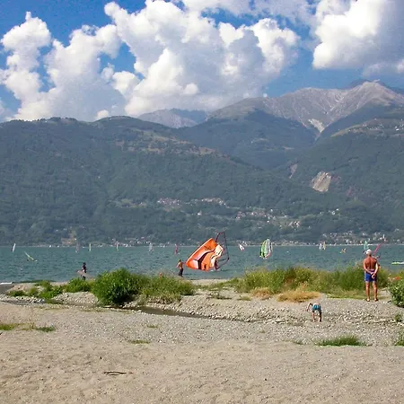 Rose Rossa Larissa Garten Eg Appartamento Colico