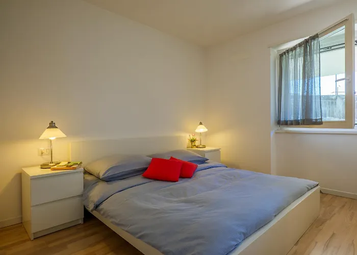 Rose Rossa Larissa Garten Eg Appartement